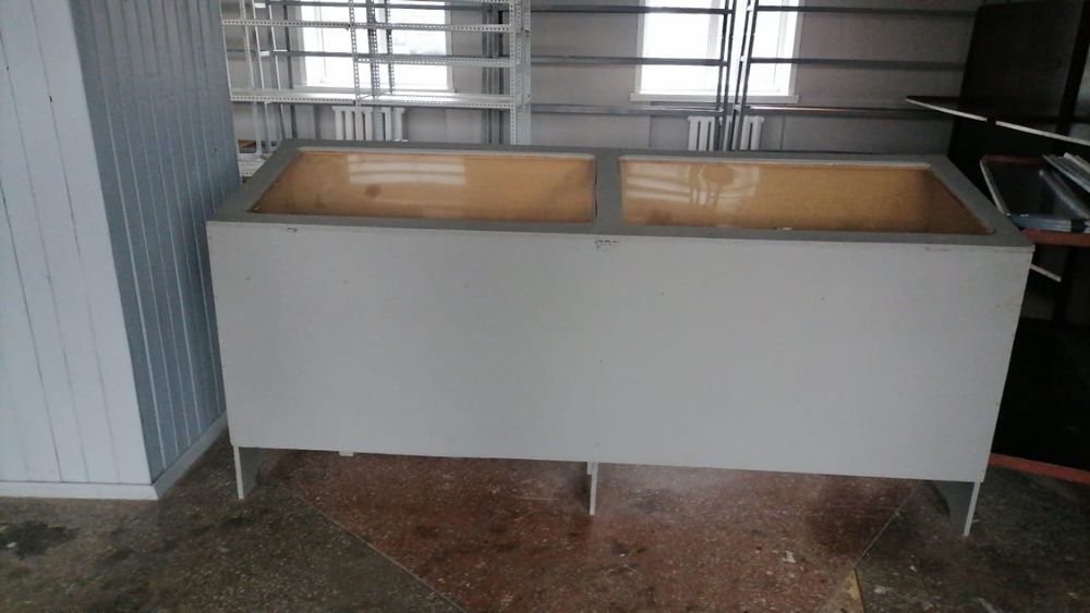 Продам стелажи , витрины