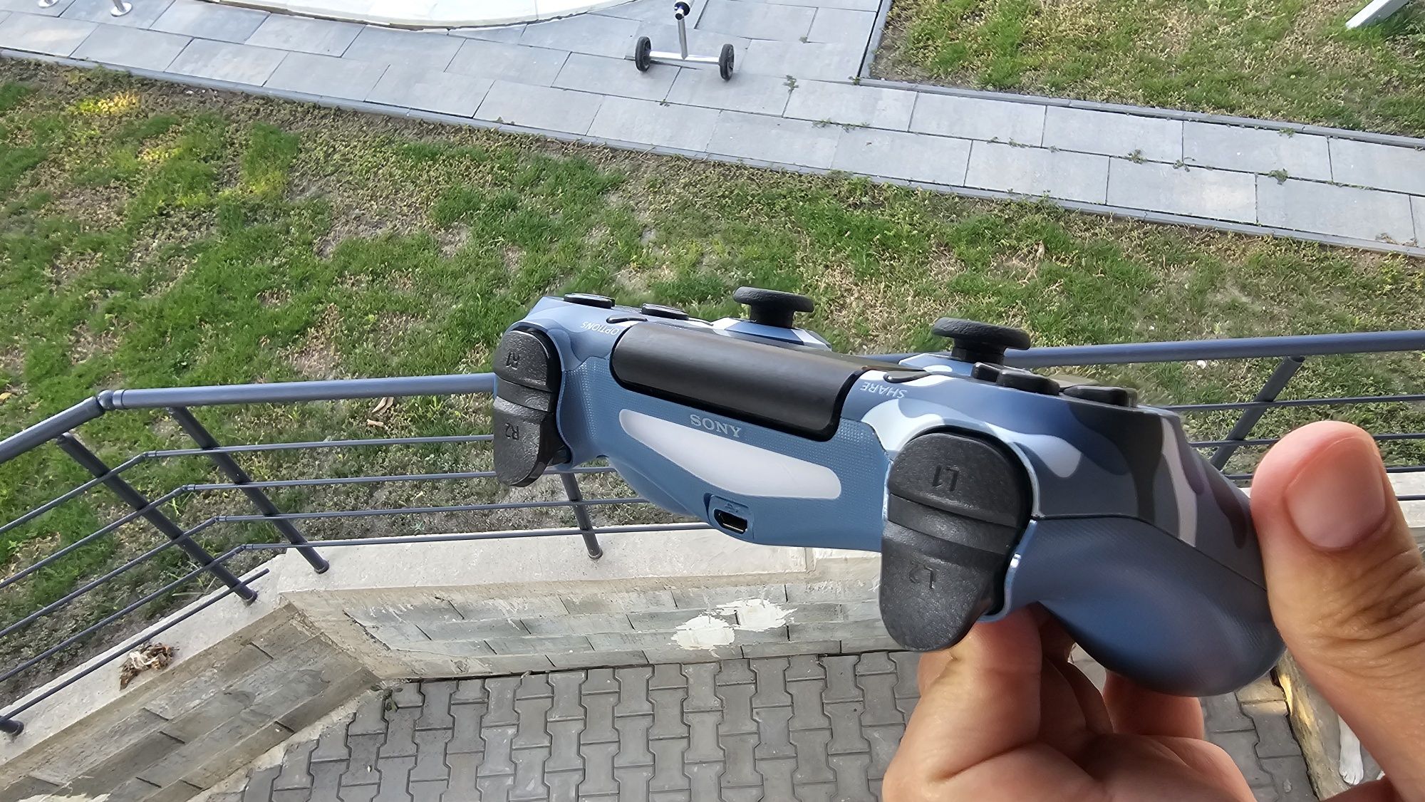 Dualsense Black и Dualshock 4 Blue Camouflage за PS5 и PS4