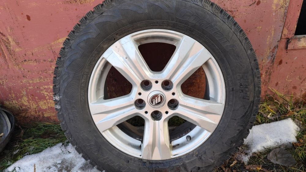 Продам диски с шинами комплект R16