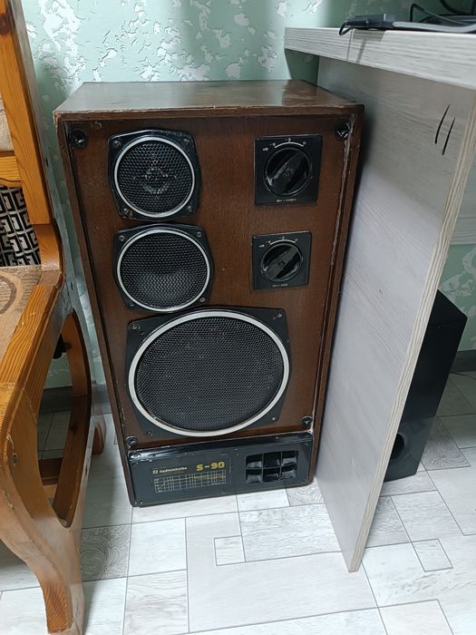 Продам Стерео Акустику цена указана на всё отдельно