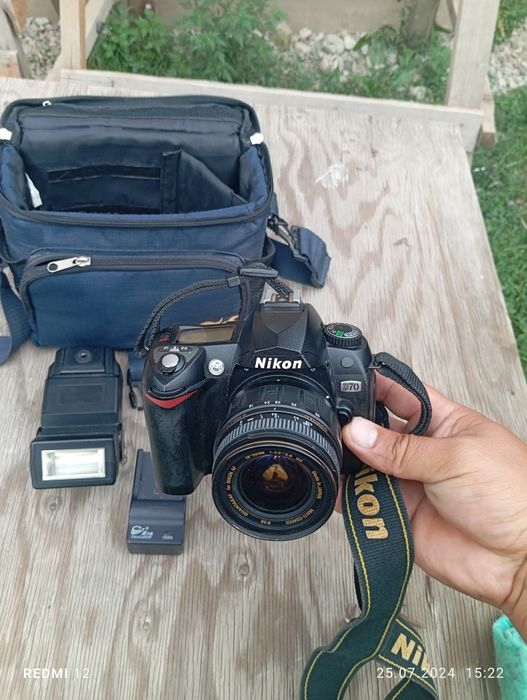 Фотоаппарат профессиональный Nikon D70