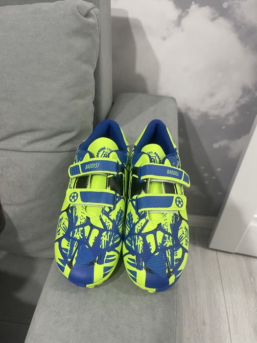 Продам новые детские бутсы