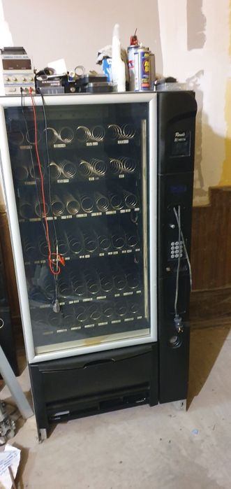 Automate de cafea,bauturi reci,snack sucuri GPE vitrine(necta,rhea)