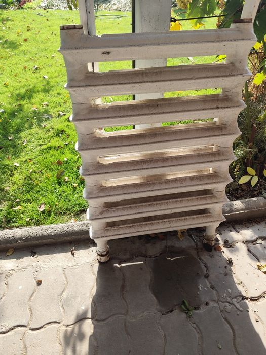 Батареи чугунные.