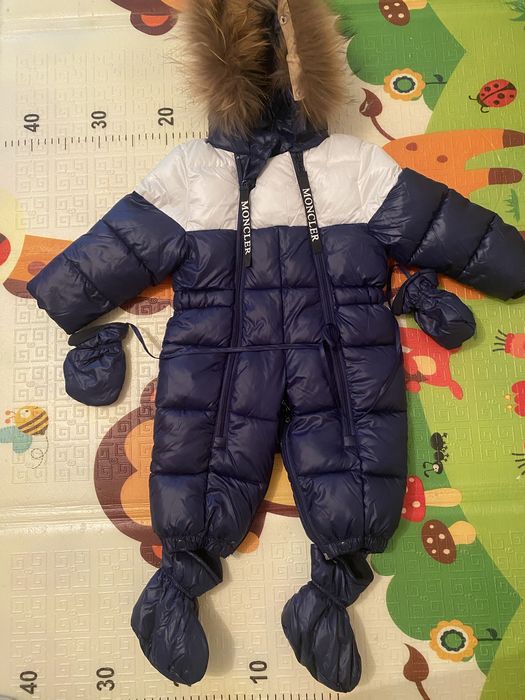 Продам комбинезон Moncler