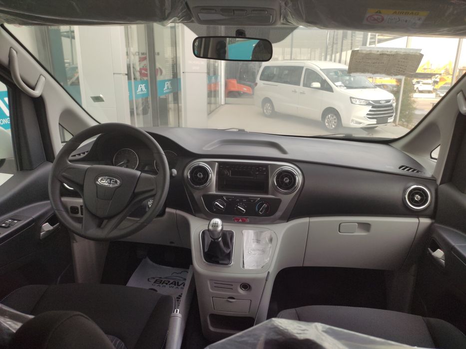 Jac M3 komgort va Lux varianti.