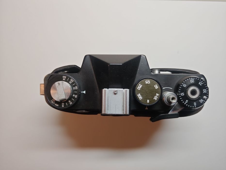 Vand aparat foto Zenit TTL cu obiectiv
