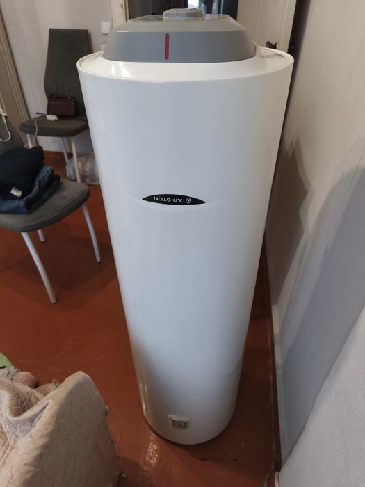 Продам водонагреватель Ariston 80л