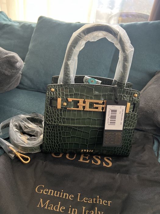 Чанта GUESS. 100% оригинал.Нова.Естествена кожа.С етикети,всичко от до