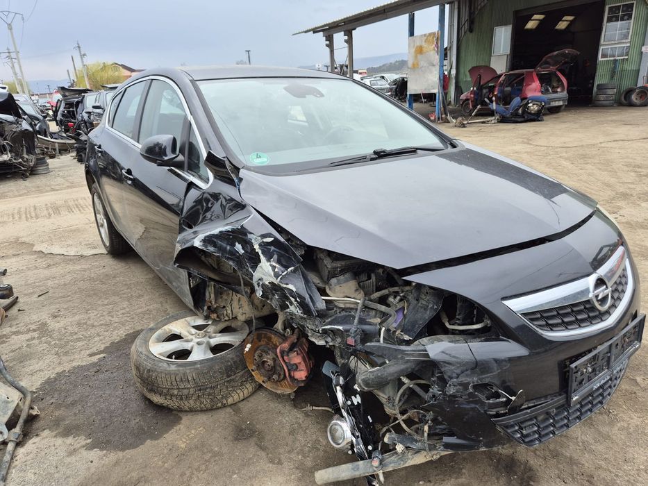 Dezmembram Opel Astra J, an 2011, 1.7 CDTI euro 5