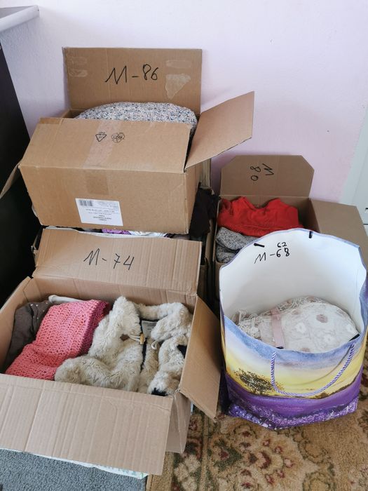 Vând haine de fetita