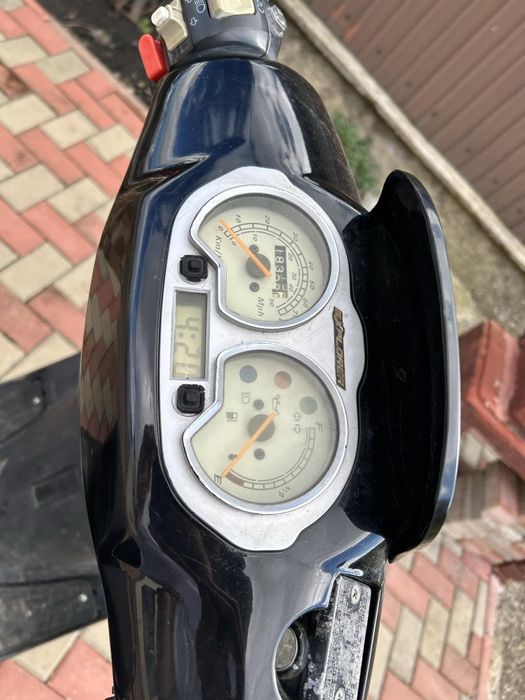 Vând scuter de 49cc set de 80cc