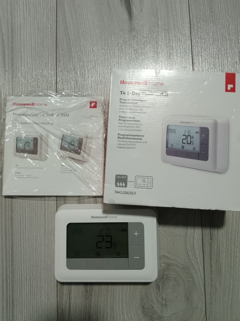 Vând termostat centrala Honeywell Home T4