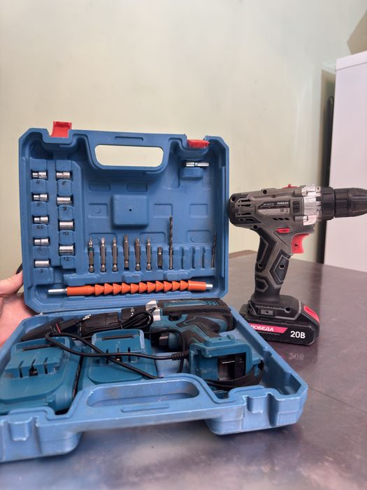 Продам 2 шуруповерта 10 000