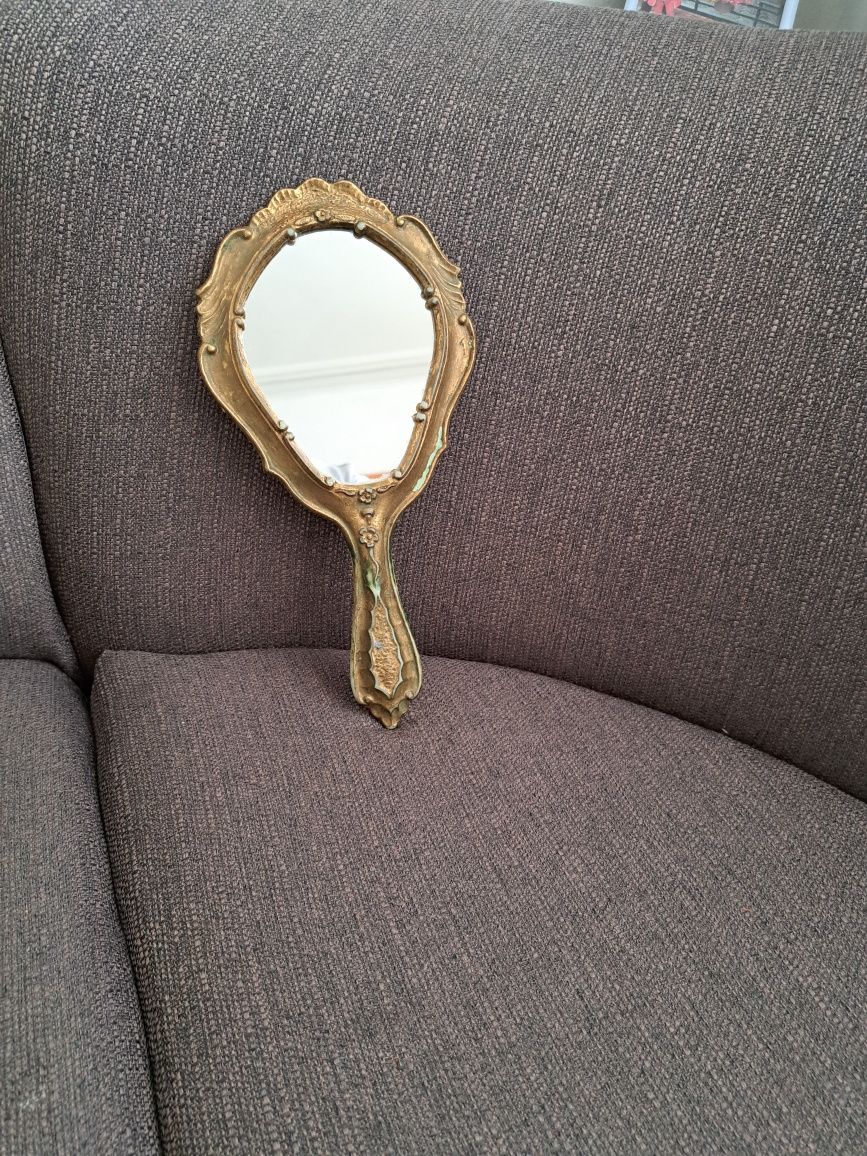 Огледало с дръжка
