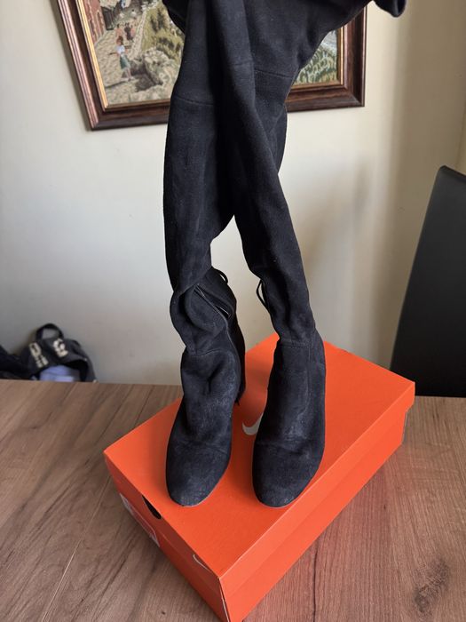 Велурени ботуши в черно с дължина до коляното