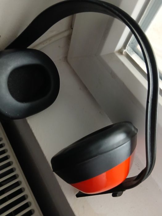 Vând căști noi nefolosite