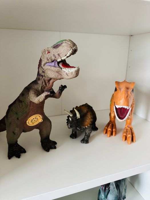 Set dinozauri cu sunete