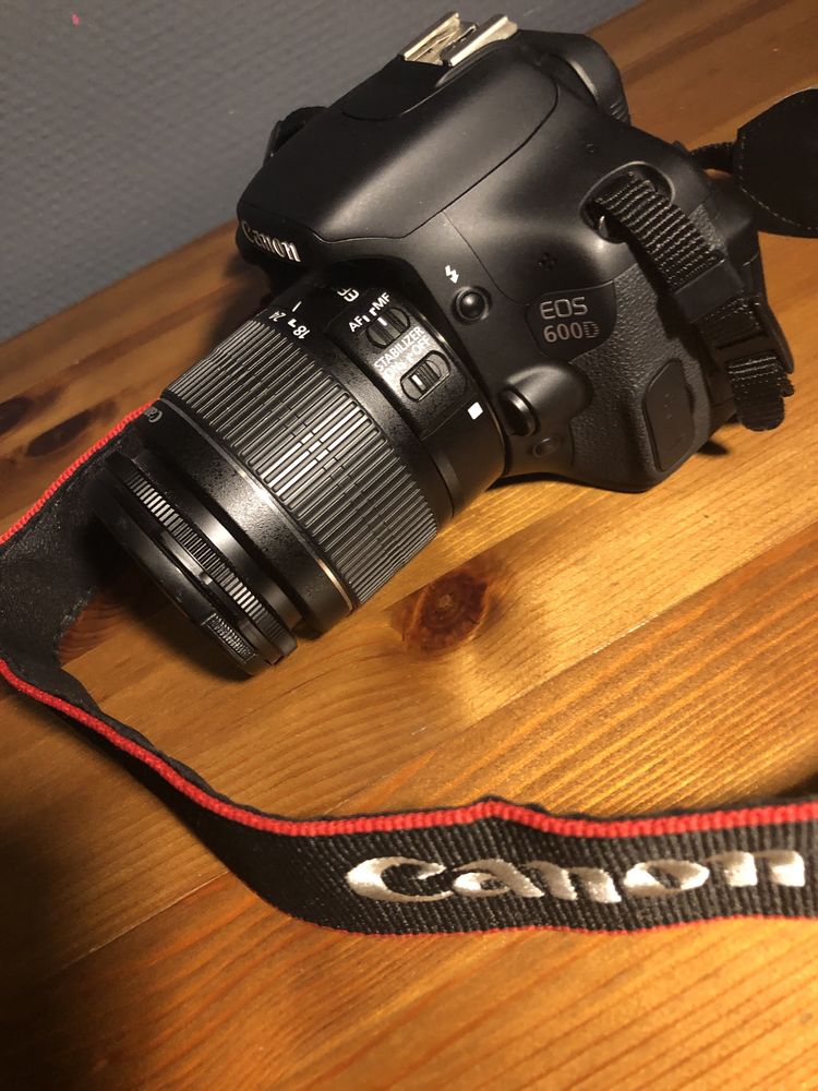 Aparat Canon Eos 600D +Accesorii