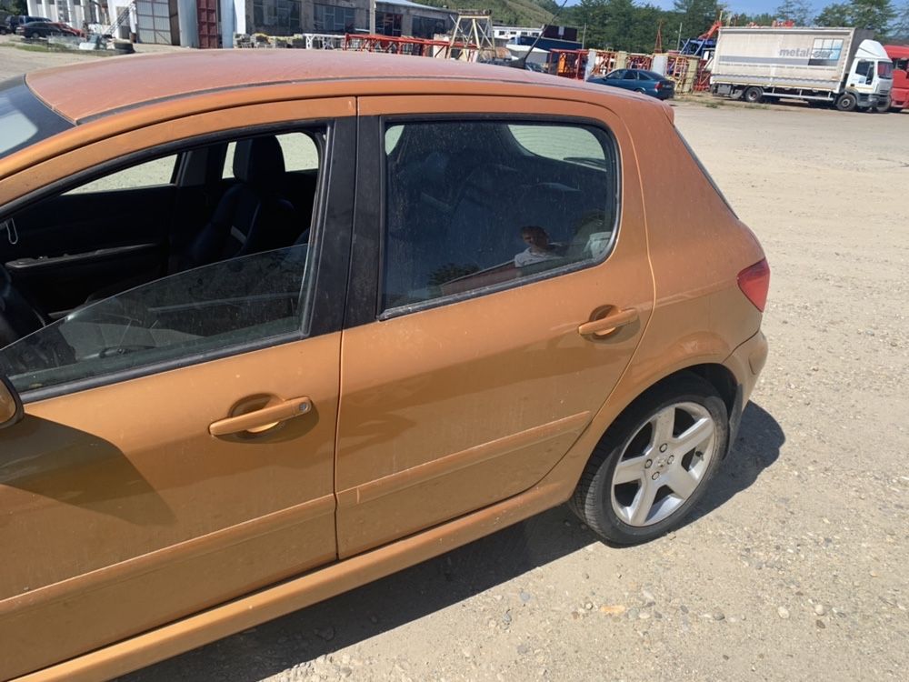 Dezmembrez Peugeot 307 2.0 benzina automat