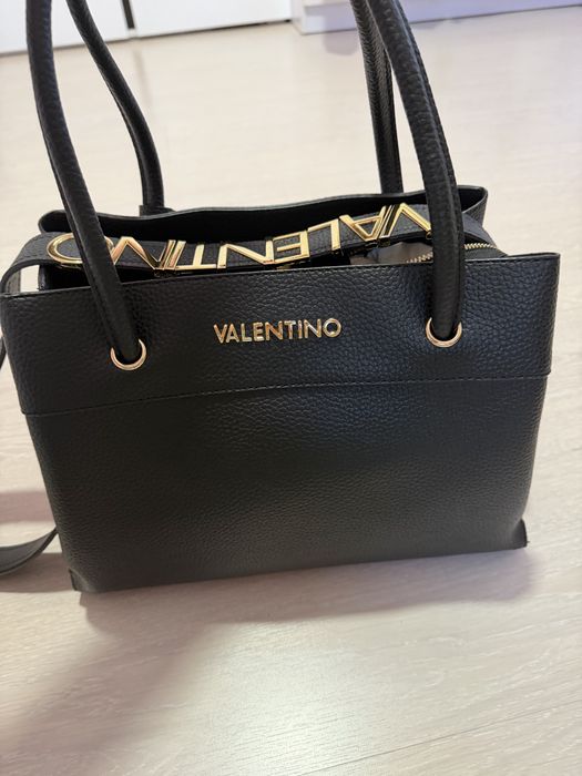 Чанта Valentino.