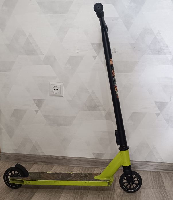 Продаю Самокат зелёный.