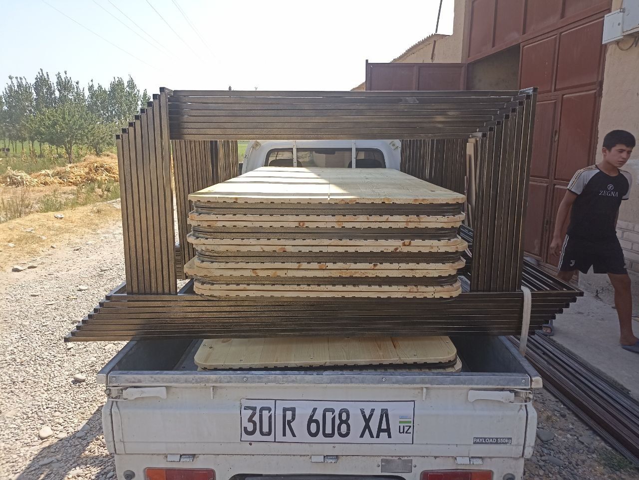 175000- mingdan STOL STUL Nerjaveka