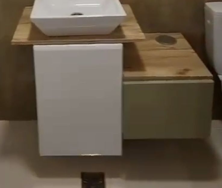 Donez! Dulap de baie si hol! Urgent