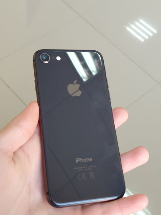 IPhone 8 64g.   .