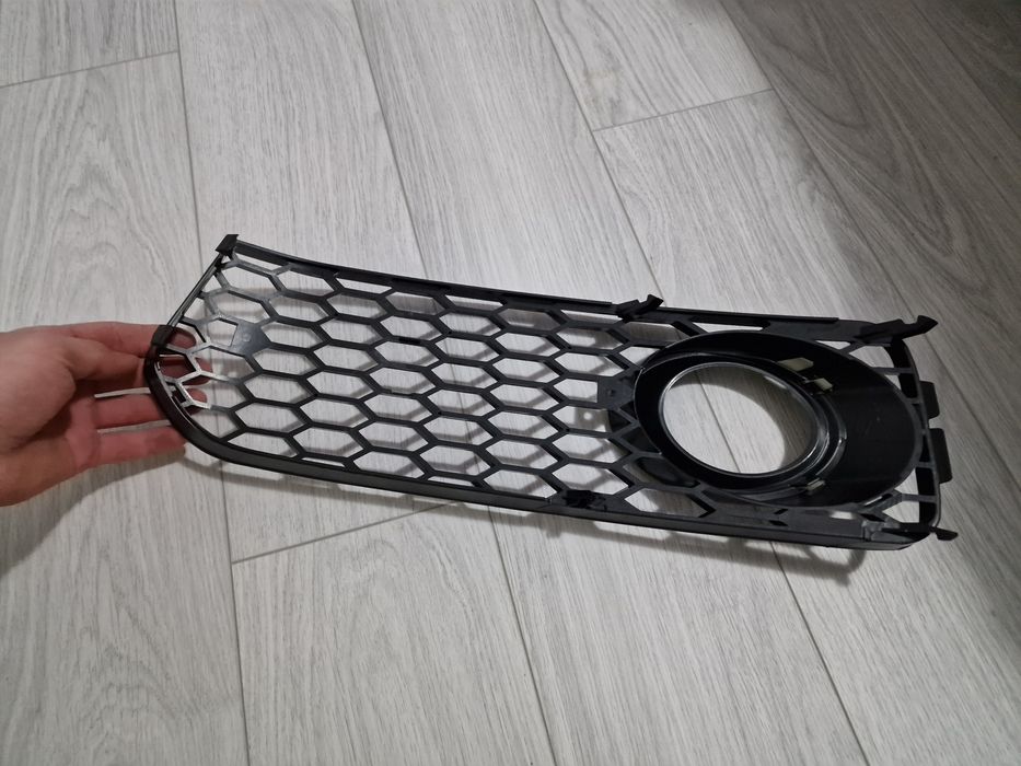 Grile proiectoare fagure audi A4B8