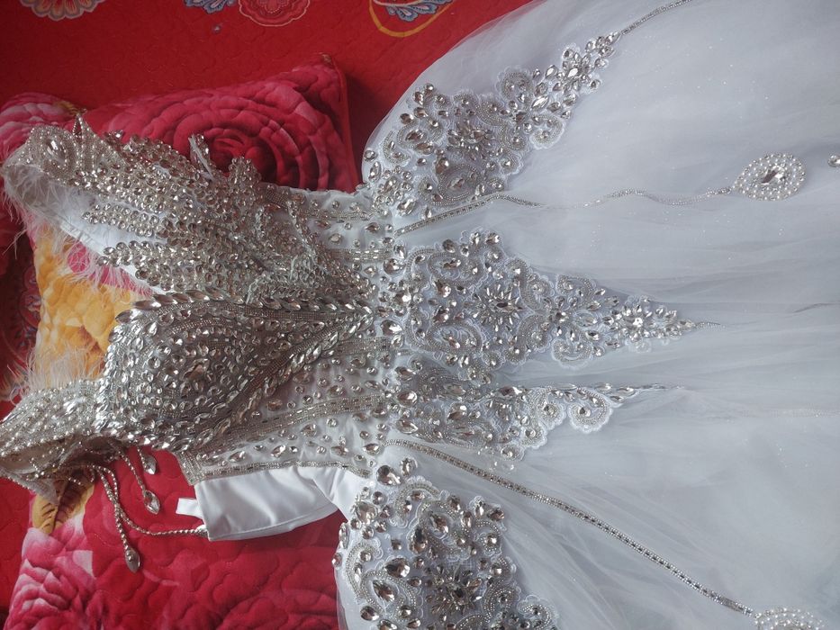 Vând rochie de mireasă