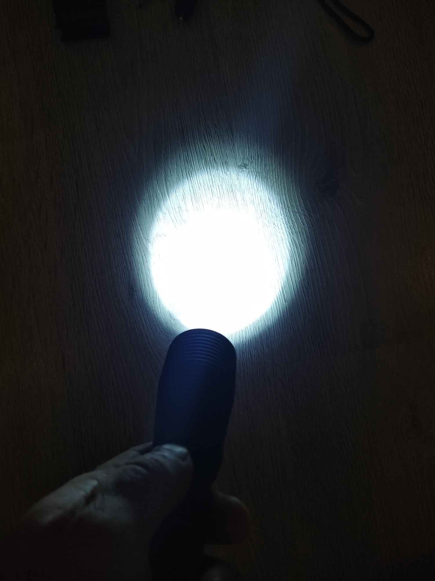 Lanterna Airsoft Vanatoare POWER LIGHT 521 Led Cree T6 NOU!