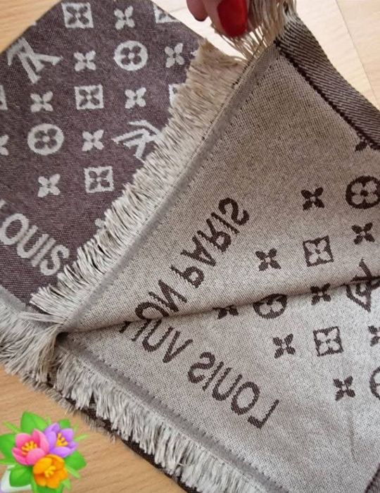 Esarfa doua fețe, model unisex, saculet, etichetă