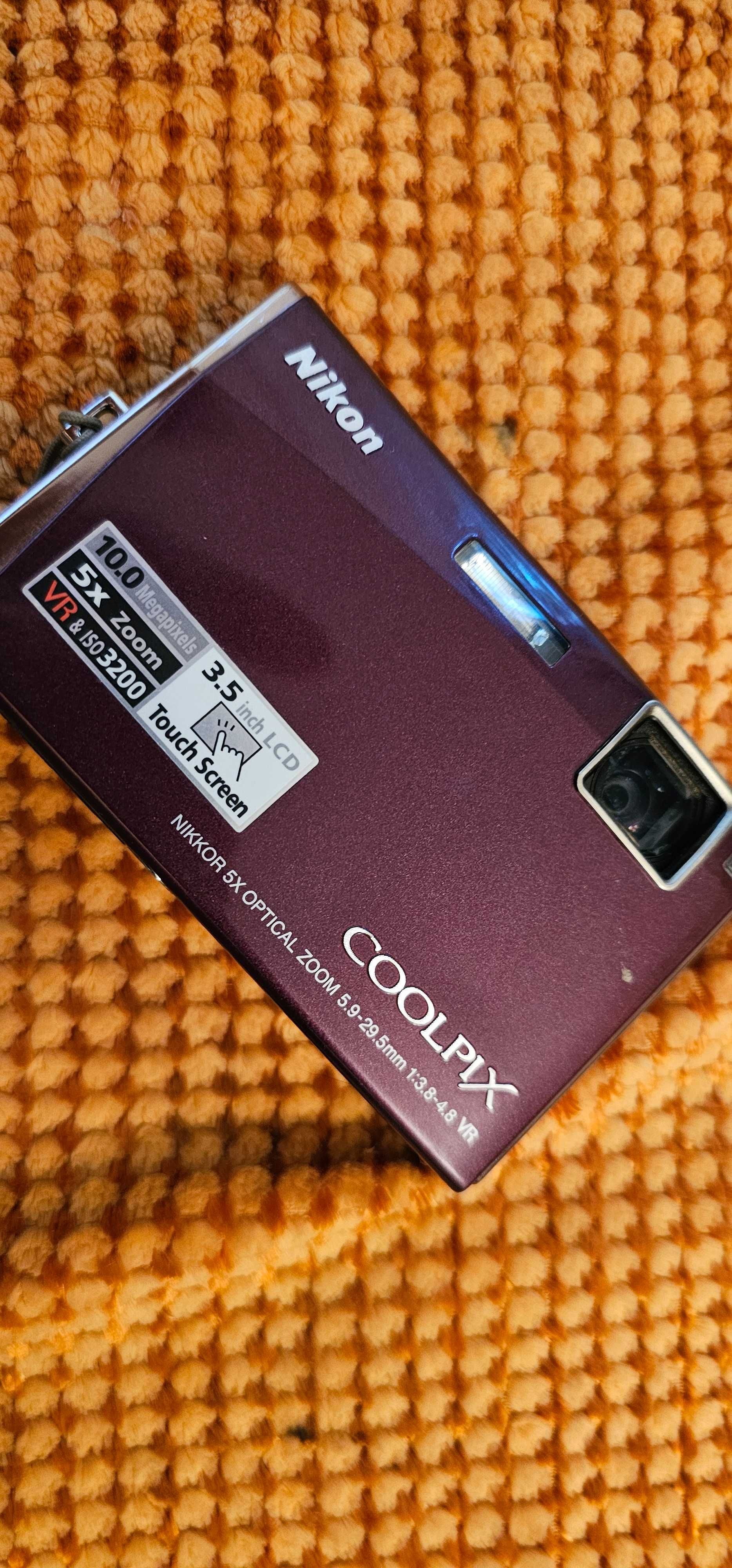 Aparat foto digital Nikon COOLPIX S60 Crimson Red
