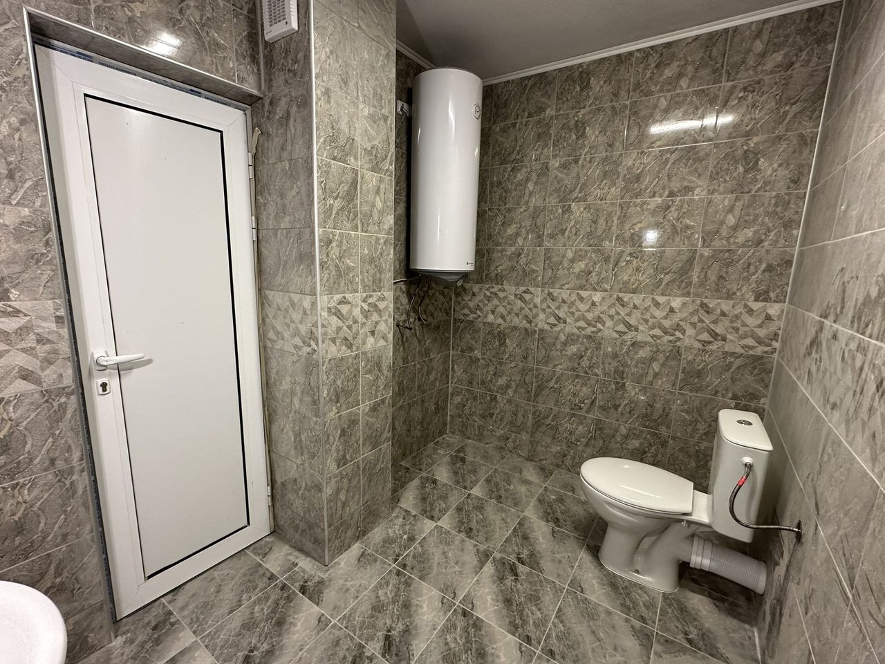 Продава се Тристаен апартамент в Велико Търново, Център - 92 кв.м за 787 €/кв.м - Снимка #12