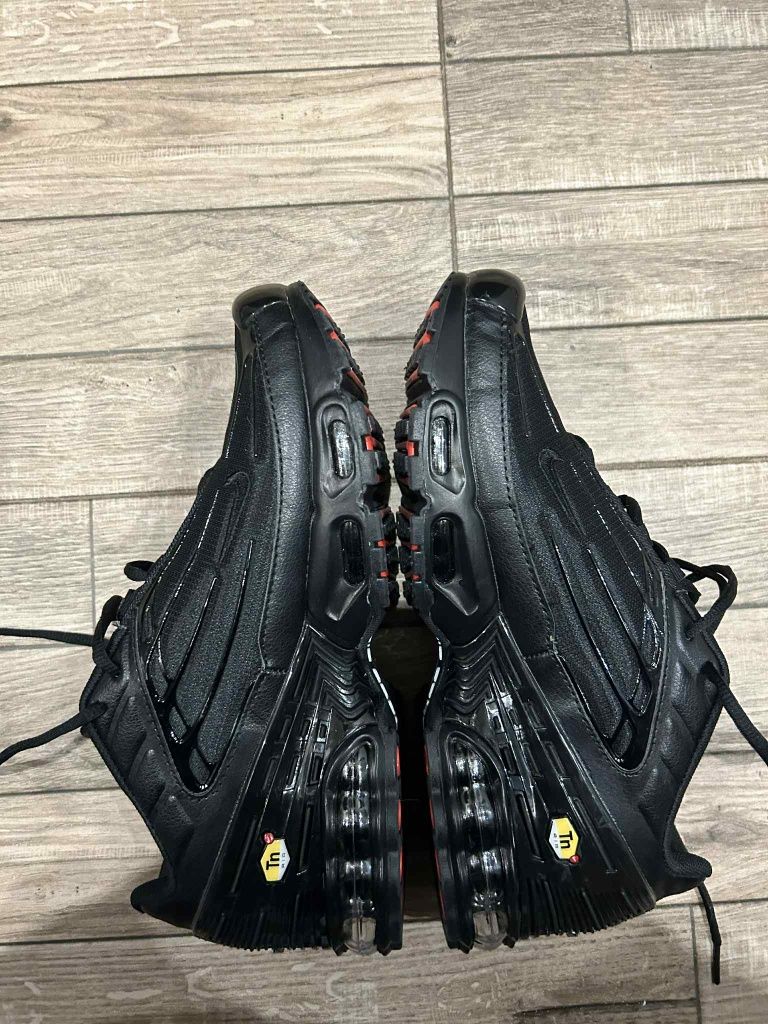 Продавам Nike air max plus 3 black