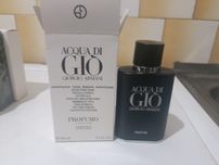 Giorgio Armani mai multe