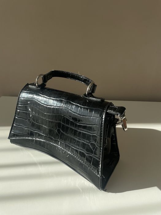 Дамска черна чанта