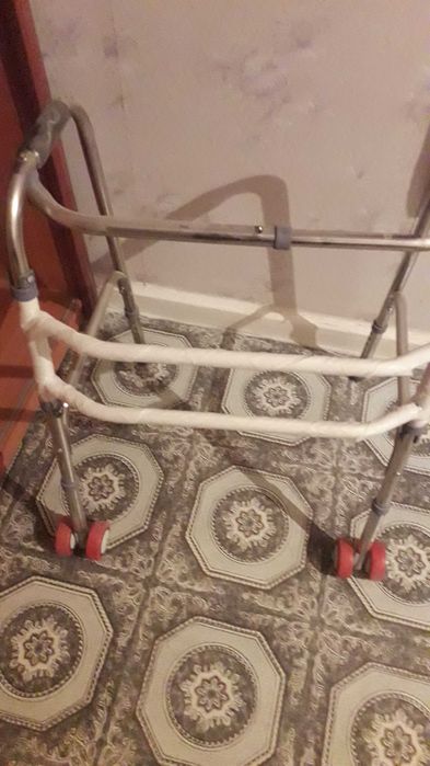 Продам новые ходунки 400 тыс,номер