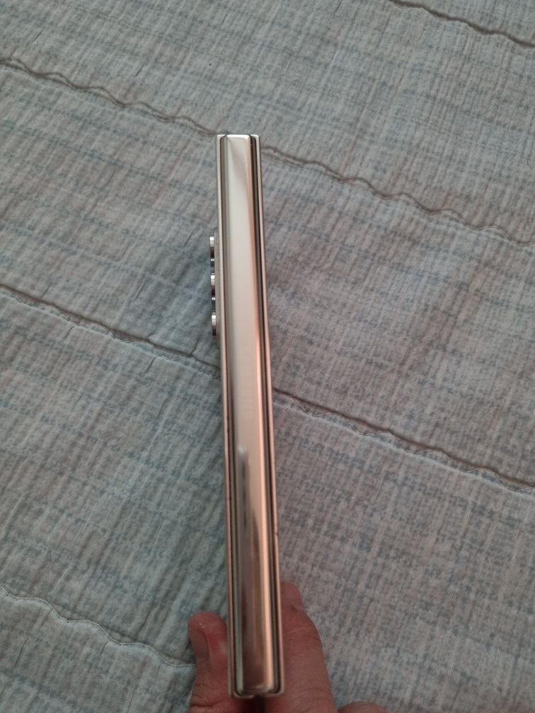 Sotiladi Galaxy z fold 5  512gb