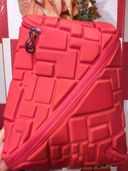 Ghiozdan scolar mare 50x34/Fata e spuma in relief/Buzunare laterale