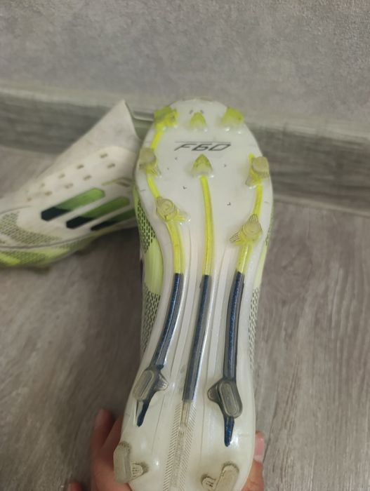 Продаю футбольные бутсы