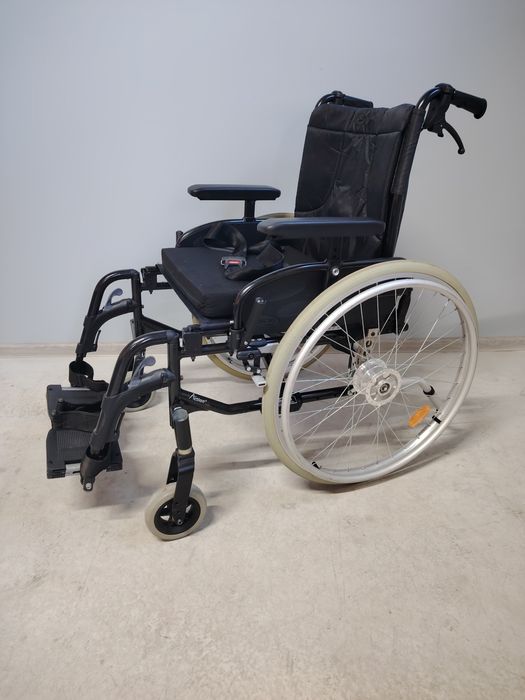 Carucior cu rotile/Fotoliu rulant  pentru persoane cu handicap.047