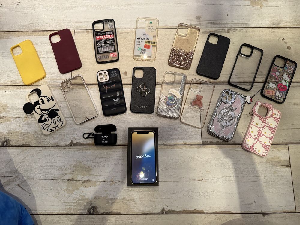 Iphone 12 pro 128GB + 16 калъфа за телефон + калъф за Airpods