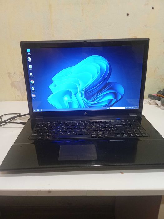 Продам срочно ноутбук