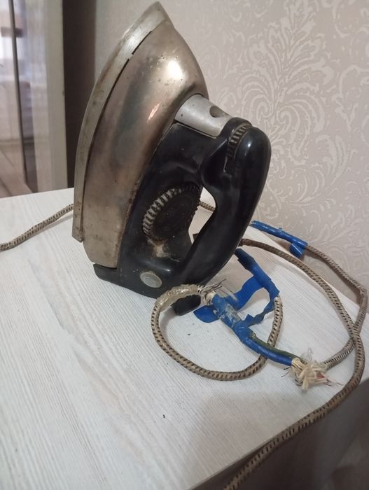Продам утюг советский dazmol SSR