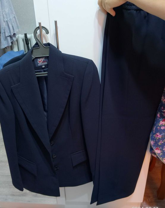 Брючный костюм  44