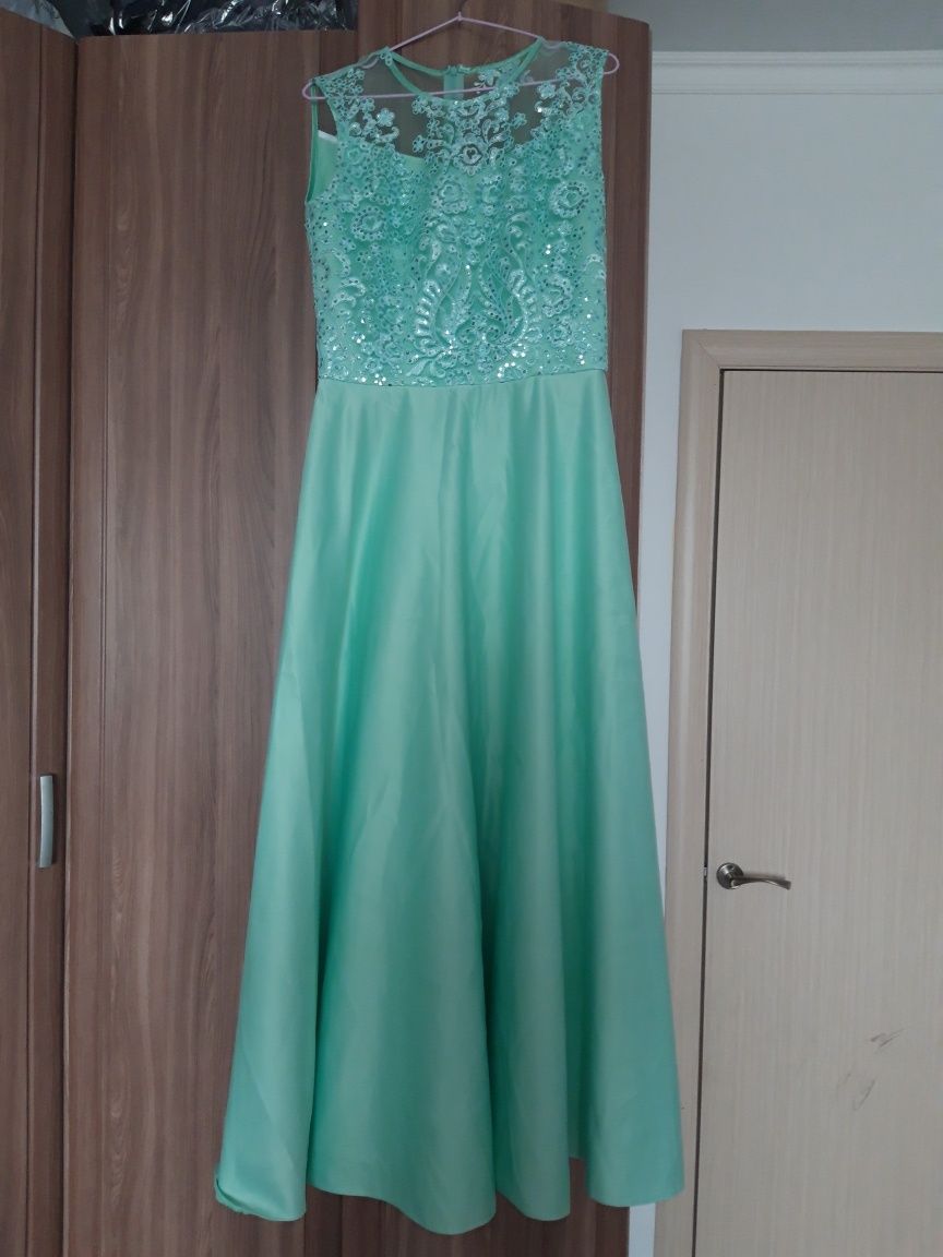 Вечернее платье цвета тиффани длинное в пол атлас