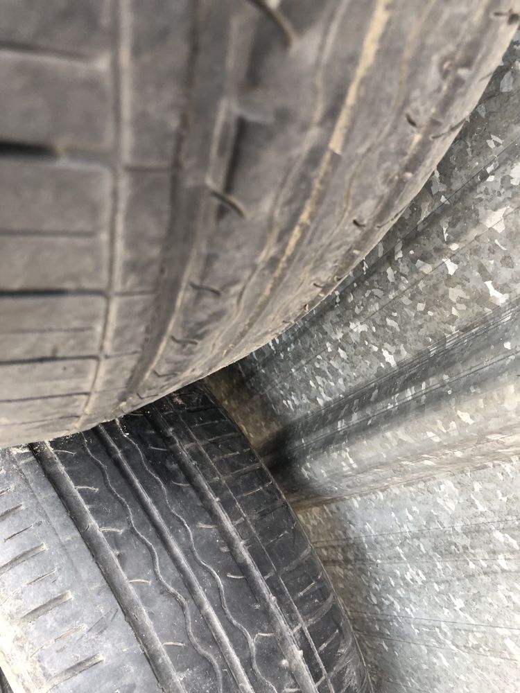 Продам 2ве летние шины KUMHO 185/65/15 в отличном состояние