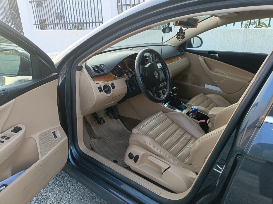 Vând VW Passat B6 break 
An 2008 
Motor 2.0 TDI 136cp (CBAA) 
Cutie ma